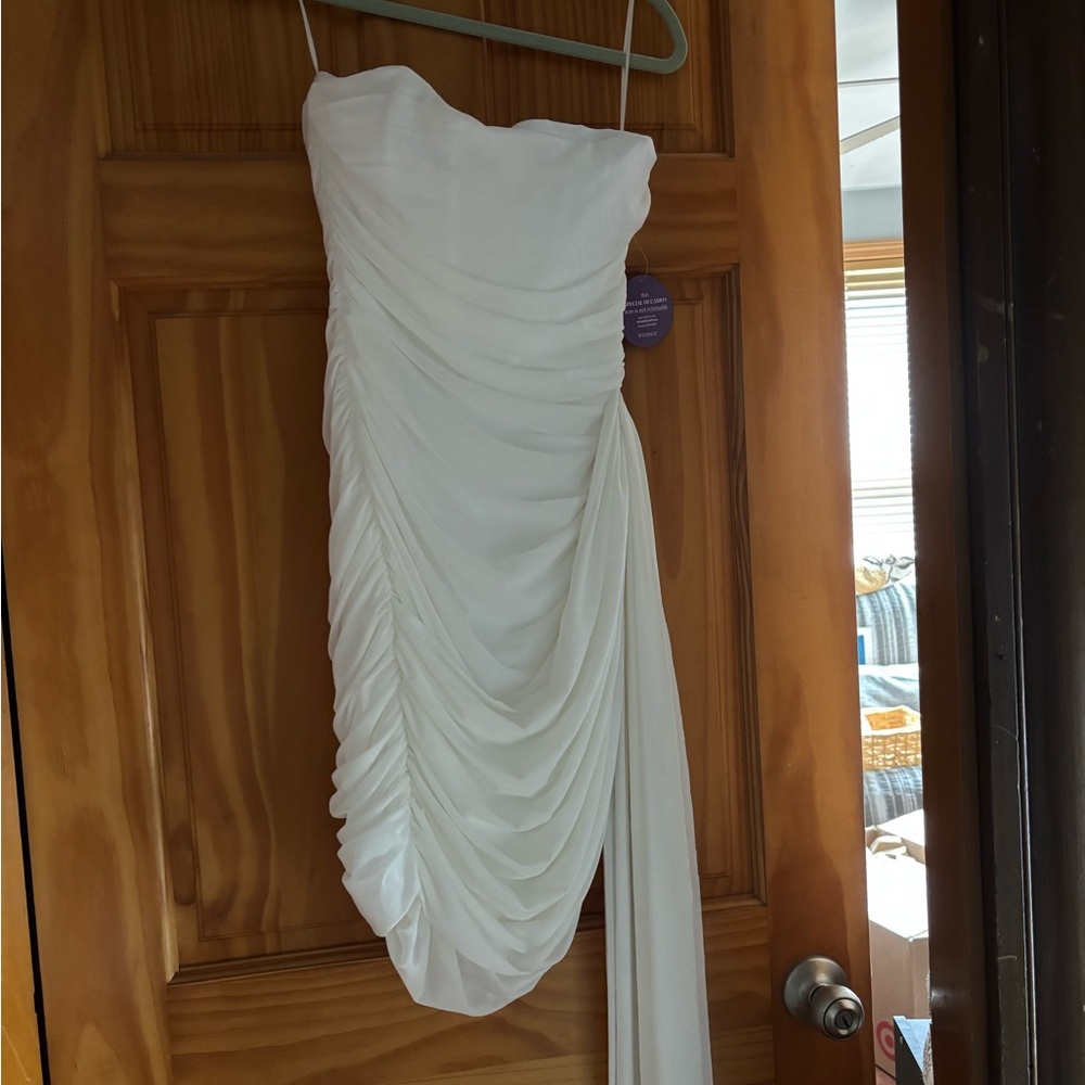 Elegant White Strapless Dress